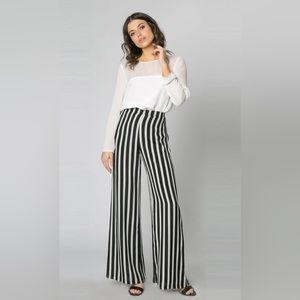 Madison women’s wide‎ leg black and white striped pants size 10 front pockets